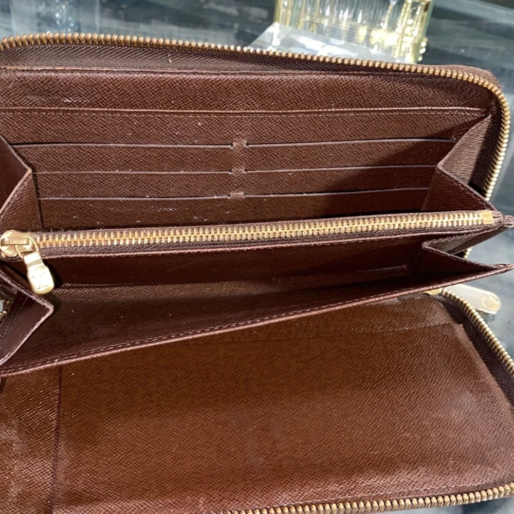 Authentic Rare Louis Vuitton Damier Organizer Zippy Wallet